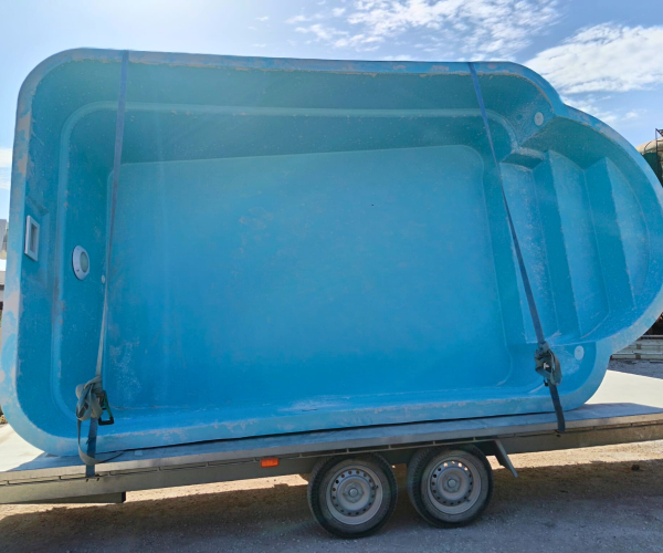 piscina de poliester 5x28 1 600x500 piscina de poliester 5x28 1 600x500
